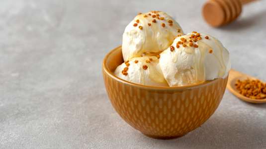 Σπιτικό Παγωτό με Γεύση Γιαούρτι