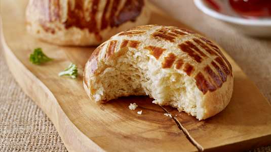 Αλμυρό, Αφράτο Ψωμί με Φέτα και Γιαούρτι