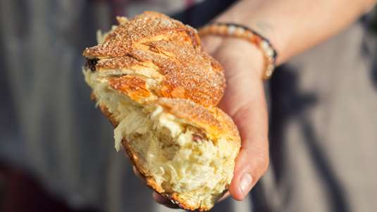 Κοτσίδα με Παρμεζάνα και Κεφαλογραβιέρα