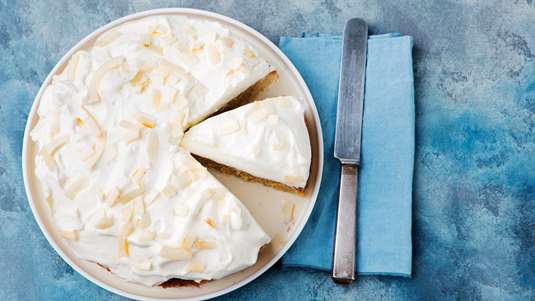 Τούρτα με Γέμιση Γιαουρτιού