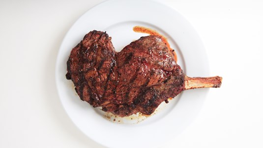 Μοσχαρίσια Μπριζόλα με Γλυκόξινες Πιπεριές