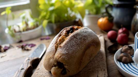 Εύκολο και Γρήγορο Σταφιδόψωμο