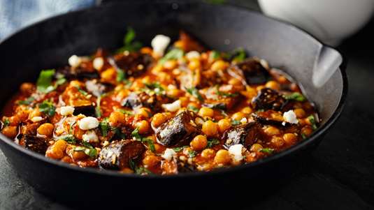 Ρεβίθια με Μελιτζάνες και Πιπεριές στο Φούρνο