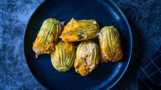 Κολοκυθοανθοί Γεμιστοί με Ρύζι και Μανιτάρια