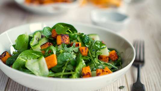 Σαλάτα με Σπανάκι, Σύγκλινο και Κουκουνάρι