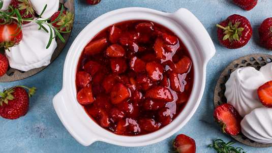 Φράουλα Κομπόστα με Κρασί