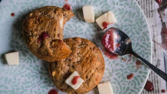 Μαλακά Μπισκότα Βατόµουρου µε Λευκή Σοκολάτα