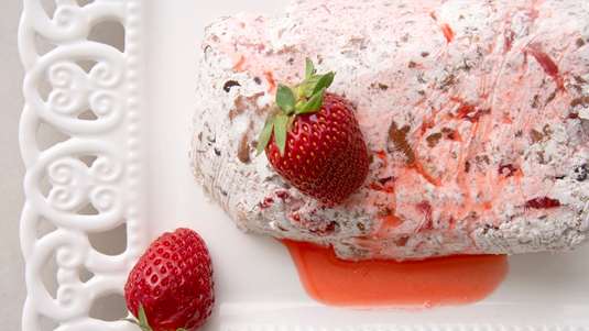 Παγωμένος Κορμός με Φράουλες και Σοκολάτα