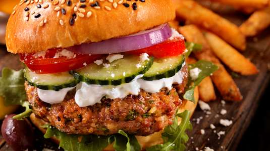 Αρνίσιο Burger με Αβοκάντο και Κατσικίσιο Τυρί