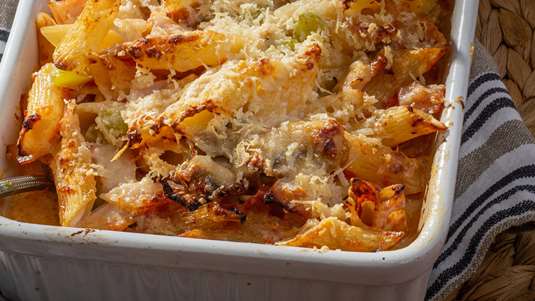 Ελαφρύ Σουφλέ με Πένες και Γαλοπούλα