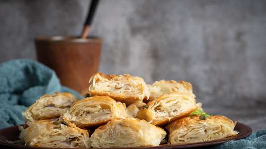 Τυρόπιτα με Κίτρινα Τυριά