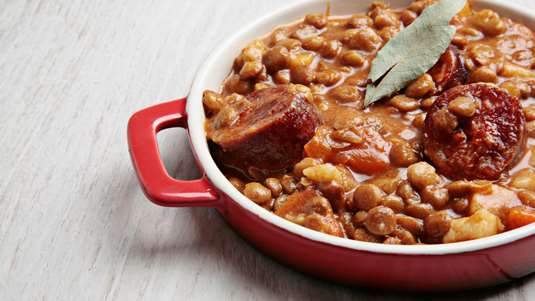 Φακές με Λουκάνικα στο Φούρνο