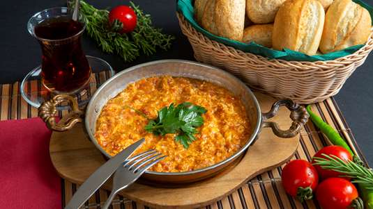 Αυγά με Ντομάτα Σαγανάκι