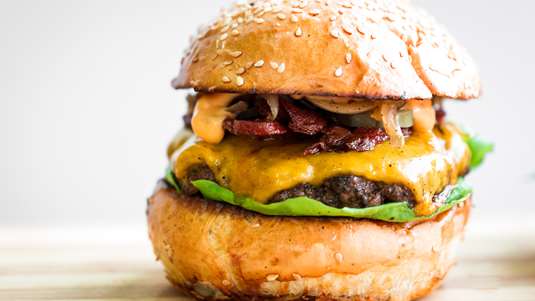 Το Επικό Cheeseburger