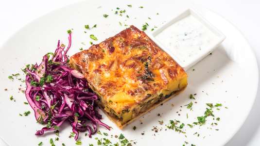 Πίτα με Λάχανο και Κομματάκια Χοιρινό