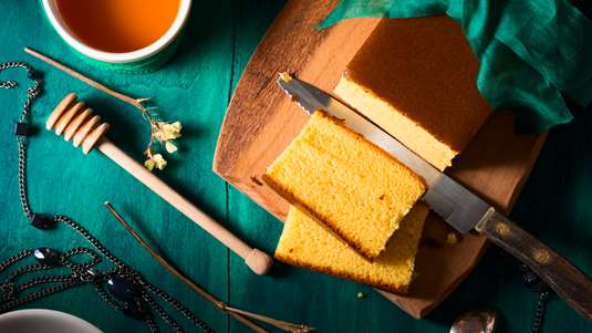 Σιροπιαστό, Λαδερό Κέικ με Μέλι