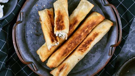 Αφράτα Γιαουρτένια Μπουρέκια με Τυρί