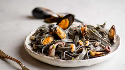 Μαύρη Pasta με Μύδια