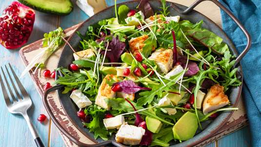 Σαλάτα με Κοτόπουλο, Αβοκάντο και Dressing από Lime