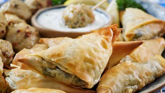 Τρίγωνα Κοτοπιτάκια με Πράσο