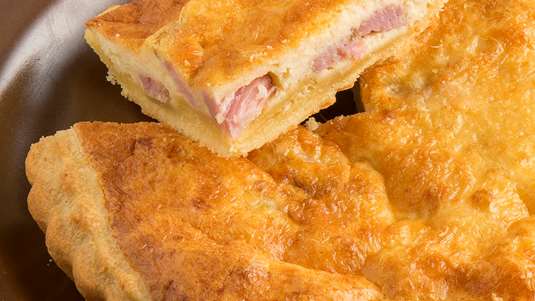 Σφολιάτα Σουφλέ με Ζαμπόν, Κέτσαπ και Τυριά