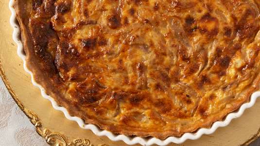 Τάρτα με Κυδώνι, Μπέικον και Καραμελωμένα Κρεμμύδια