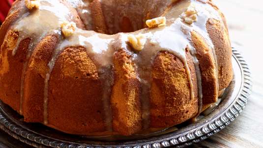 Καρυδοκέικ με Γλάσο Μόκα και Λευκή Σοκολάτα