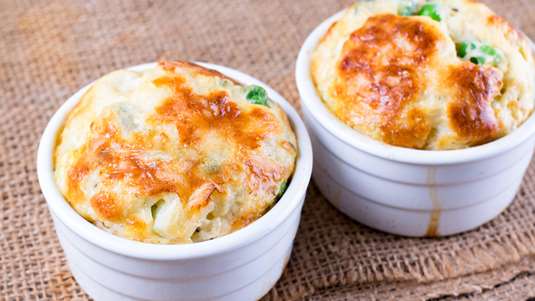 Σουφλέ με Ντομάτες, Κρεμμύδι και Κασέρι