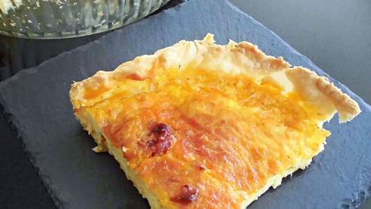 Αφράτη Τυρόπιτα με Λουκάνικο