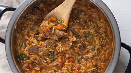 Γιουβέτσι με Μοσχαράκι και Λιαστές Ντομάτες