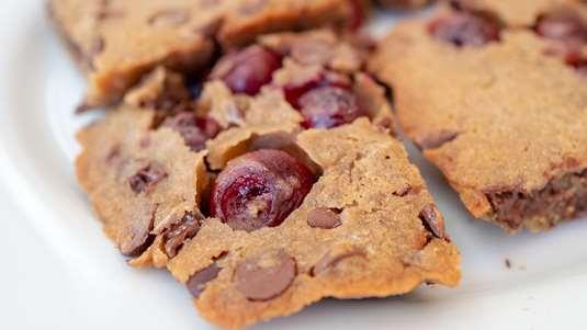 Μπισκότα με Κεράσι και Φουντούκι