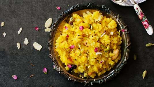 Χαλβάς με Χουρμάδες και Βερίκοκα