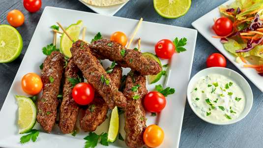 Κεμπάπ με φέτα και σταφίδες