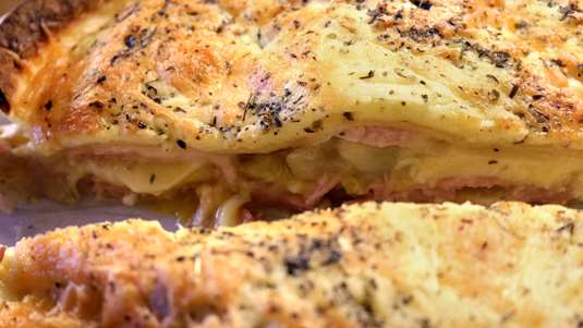 Ζαμπονοπατατόπιτα