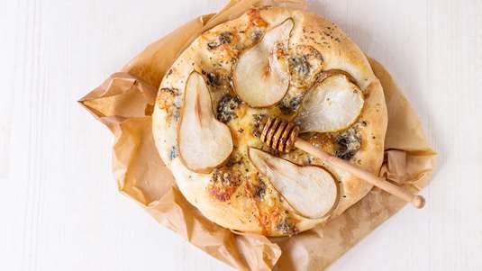 Κέικ με Μπλε Τυρί, Καρύδια και Αχλάδια