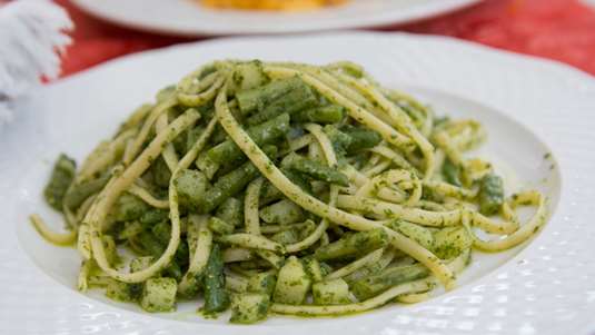 Ζυμαρικά με φρέσκα φασολάκια και πέστο