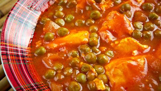 Αρακάς µε Αγκινάρες και Ντοµάτα