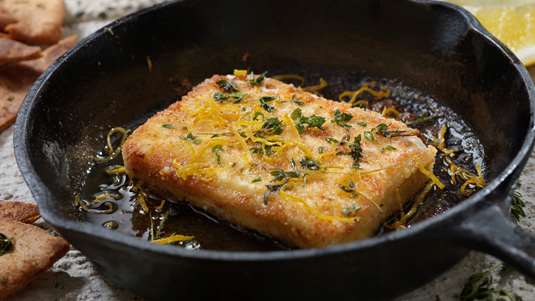 Φέτα Σαγανάκι με Κρούστα Σουσαμιού