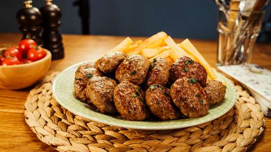 Κεφτέδες με Κιμά και Πατατοζύμη