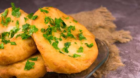 Τηγανητή Τυρόπιτα με Μέλι