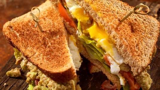 Σάντουιτς BLT με Αυγό