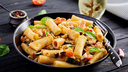 Ζυμαρικά με Μελιτζάνες και Καρύδια