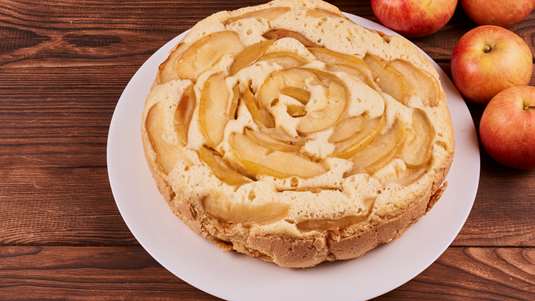 Αφράτο Γλυκό με Μήλα