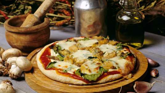 Πίτσα με Μπακαλιάρο και Πιπεριές