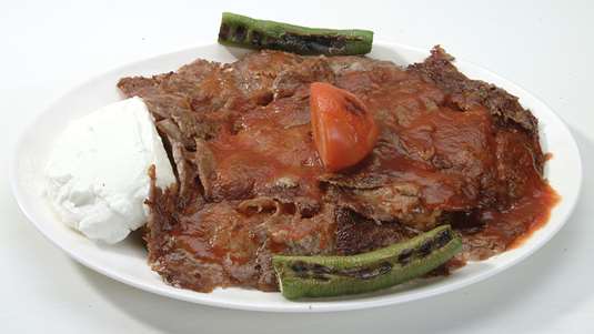 Κατσικάκι στη Λαδόκολλα με Γιαούρτι