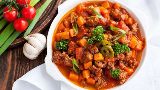 Χοιρινό Κατσαρόλας με Καρότα και Πατάτες