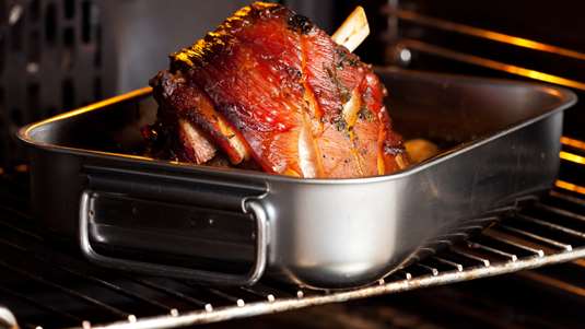 Χοιρινό Μπούτι στο Φούρνο