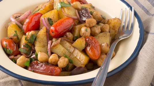 Πατατοσαλάτα με Ρεβίθια και Ψητά Ντοματίνια