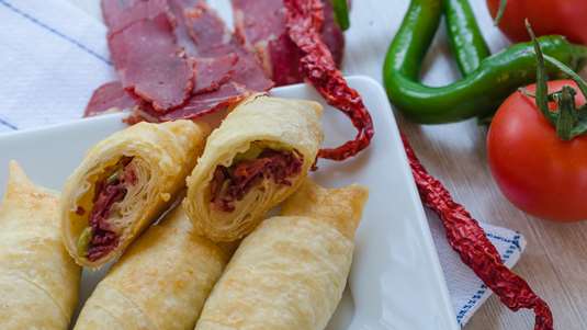 Φλογέρες με Παστουρμά