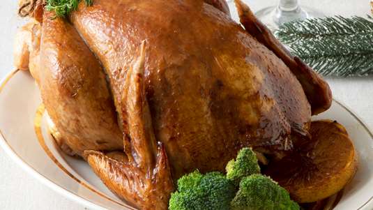 Γαλοπούλα Γεμιστή με Δαμάσκηνα και Κάστανα